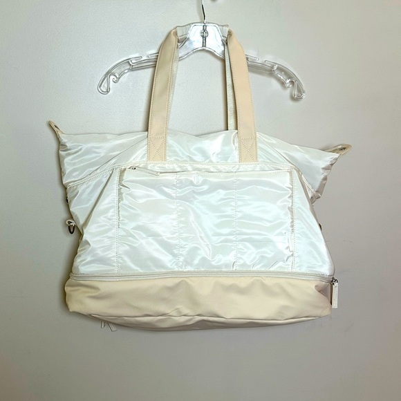 NWT Amazon Cream Weekender Bag with Soft Structure and Versatile Design - Picture 2 of 12